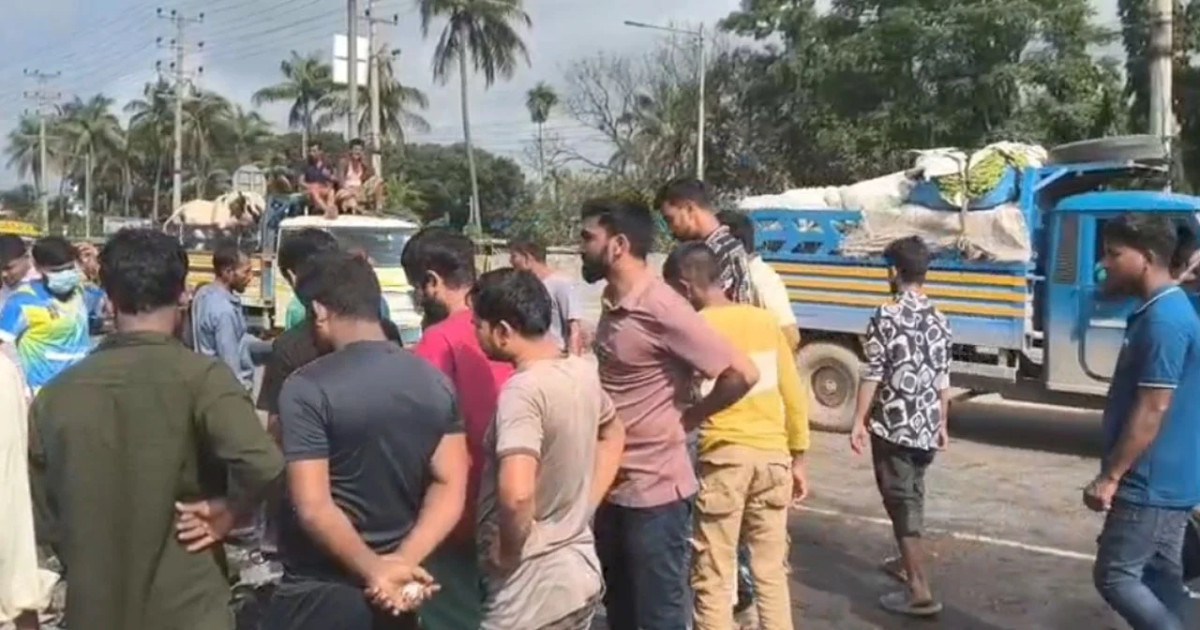 ধামরাইয়ে ভয়াবহ সড়ক দুর্ঘটনা: বাসের চাকায় পিষ্ট হয়ে প্রাণ গেল দুই মোটরসাইকেল আরোহীর