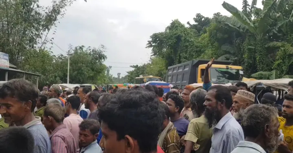 সারের দাবিতে কুড়িগ্রামে মহাসড়ক অবরোধ